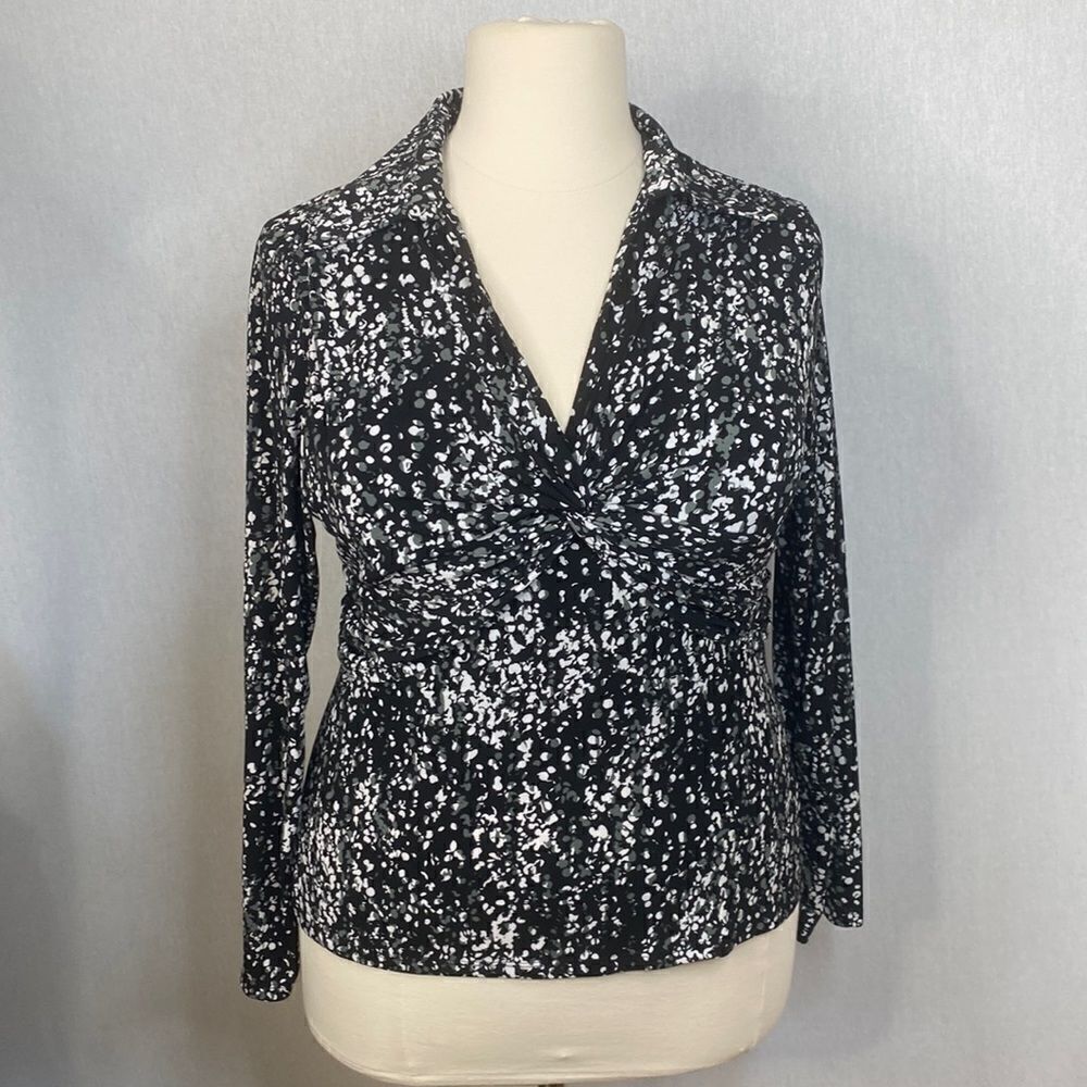Nicole Miller Black, Gray and White Long Sleeve Blouse. Women’s Size XL. EUC.